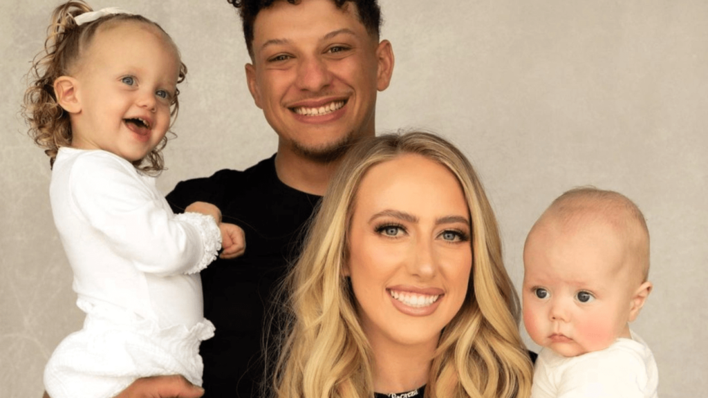 mahomes with wife and kids